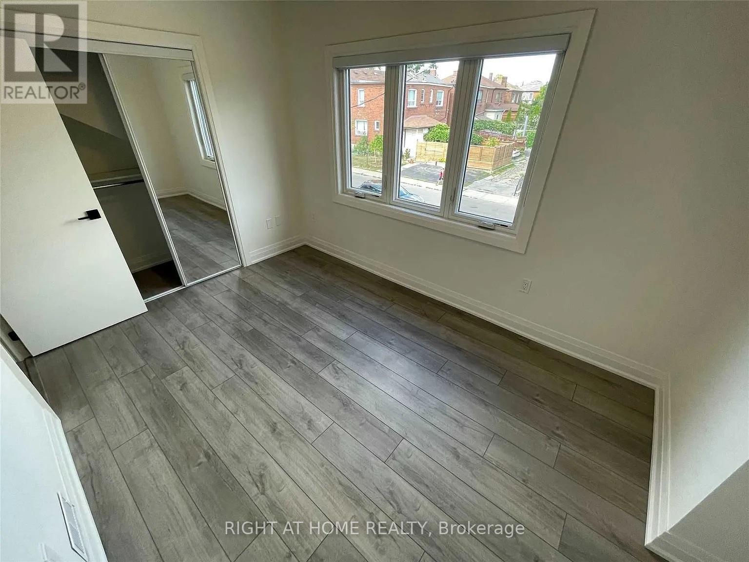 Upper - 380 Northcliffe Boulevard, Toronto, Ontario  M6E 3L1 - Photo 14 - C12980058