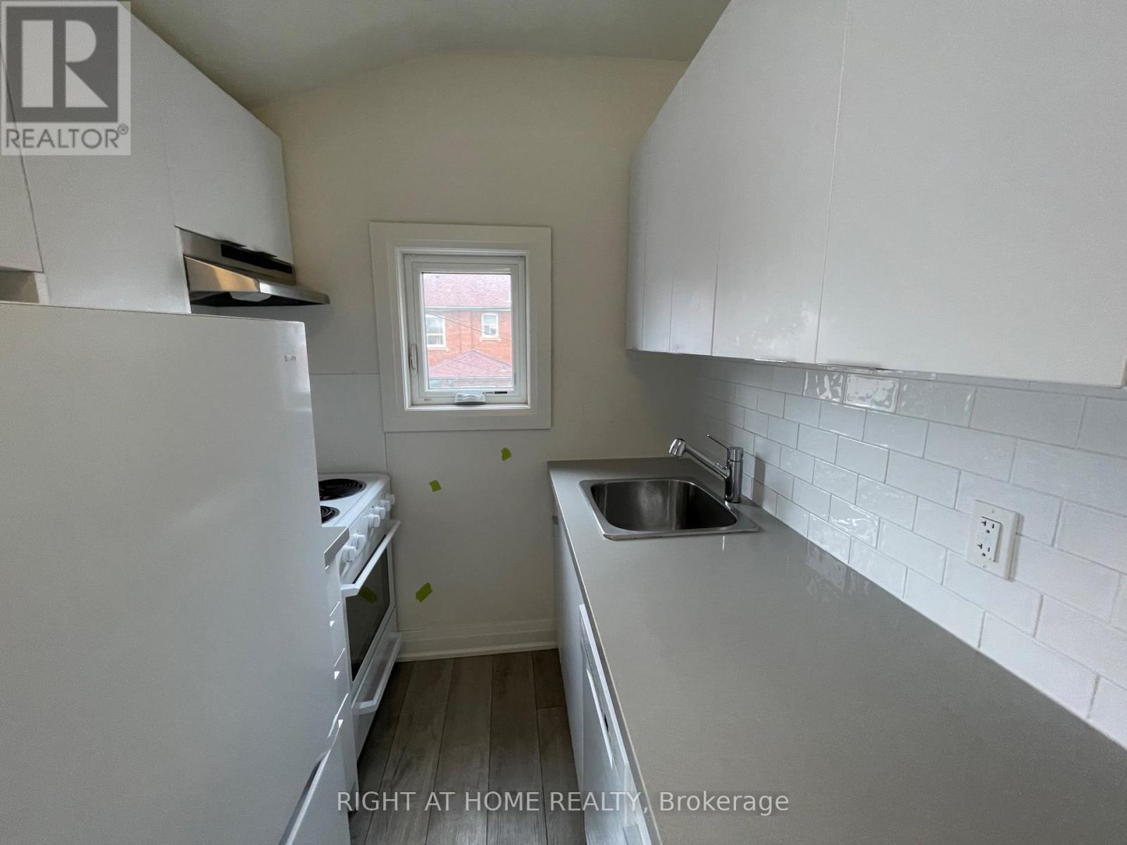 Upper - 380 Northcliffe Boulevard, Toronto, Ontario  M6E 3L1 - Photo 3 - C12980058