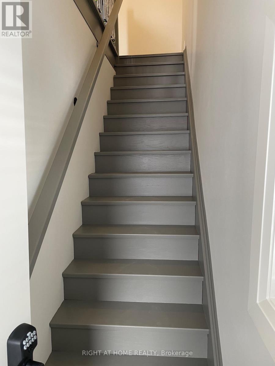 Upper - 380 Northcliffe Boulevard, Toronto, Ontario  M6E 3L1 - Photo 2 - C12980058