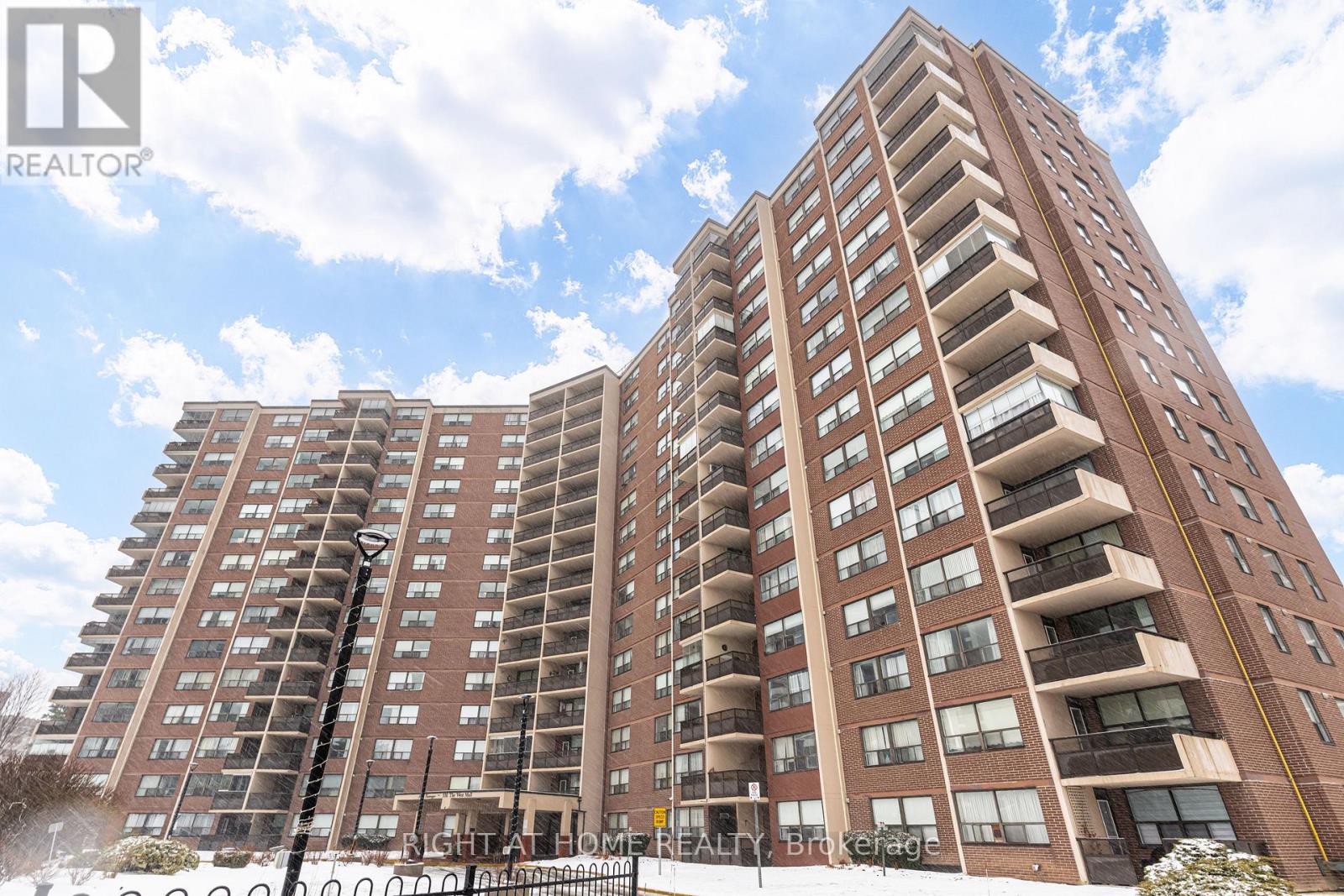 802 - 551 THE WEST MALL, Toronto, Ontario