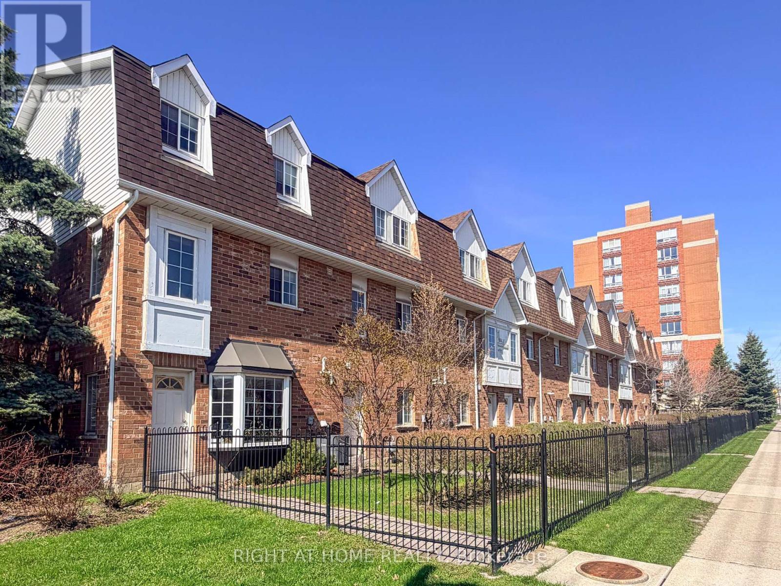 28 - 1525 SOUTH PARADE COURT, Mississauga, Ontario