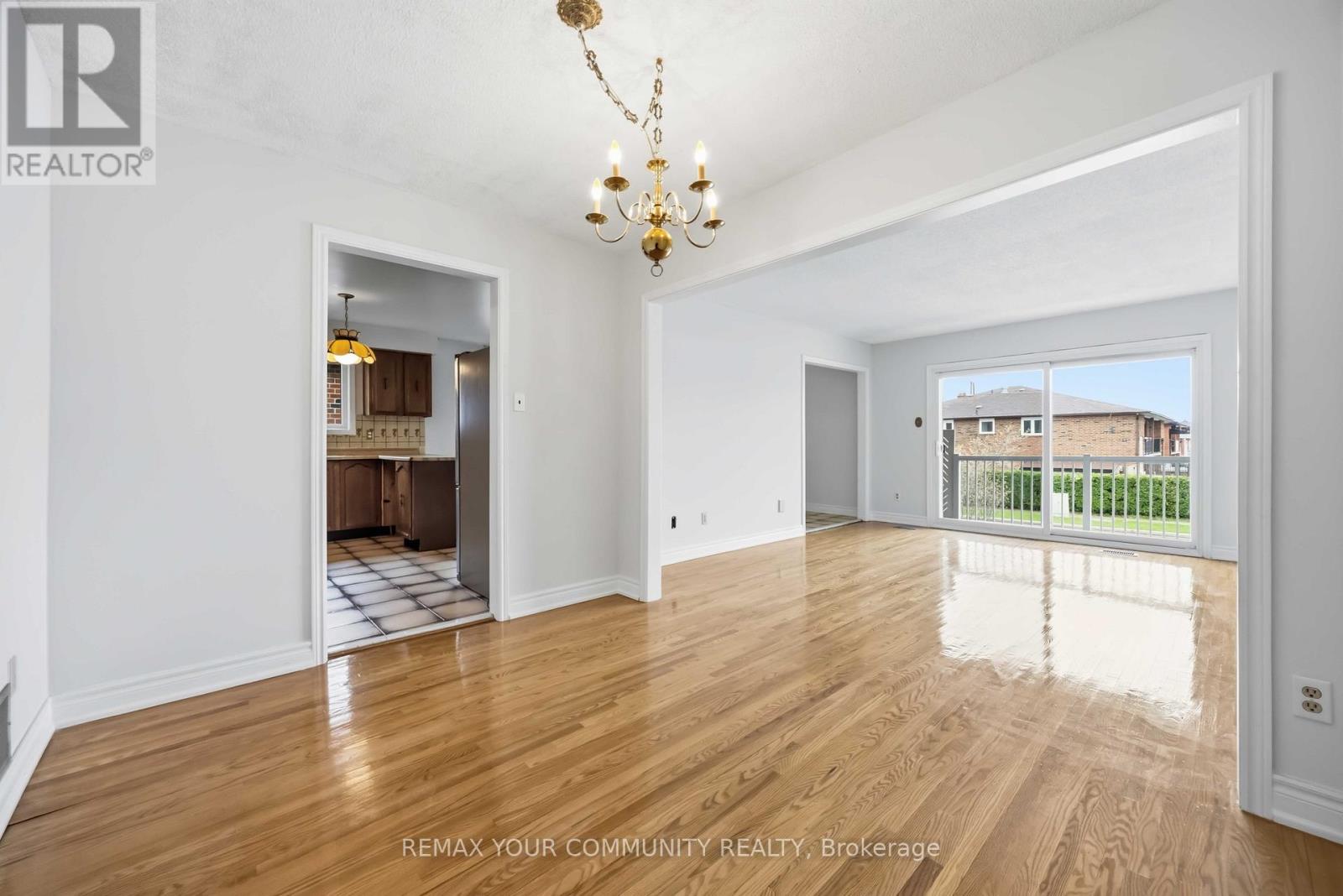30 John Lindsay Court, Toronto, Ontario  M3L 2K1 - Photo 10 - W13059000