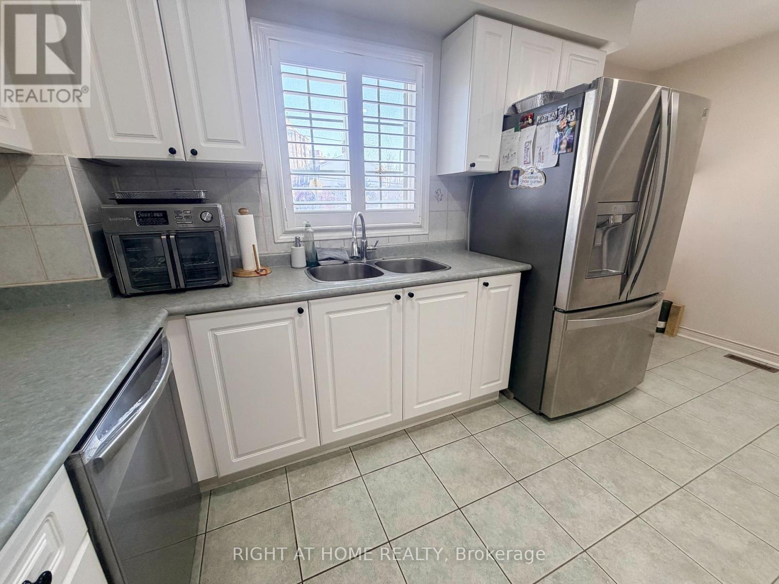 28 - 1525 South Parade Court, Mississauga, Ontario  L5M 6E9 - Photo 8 - W13046928