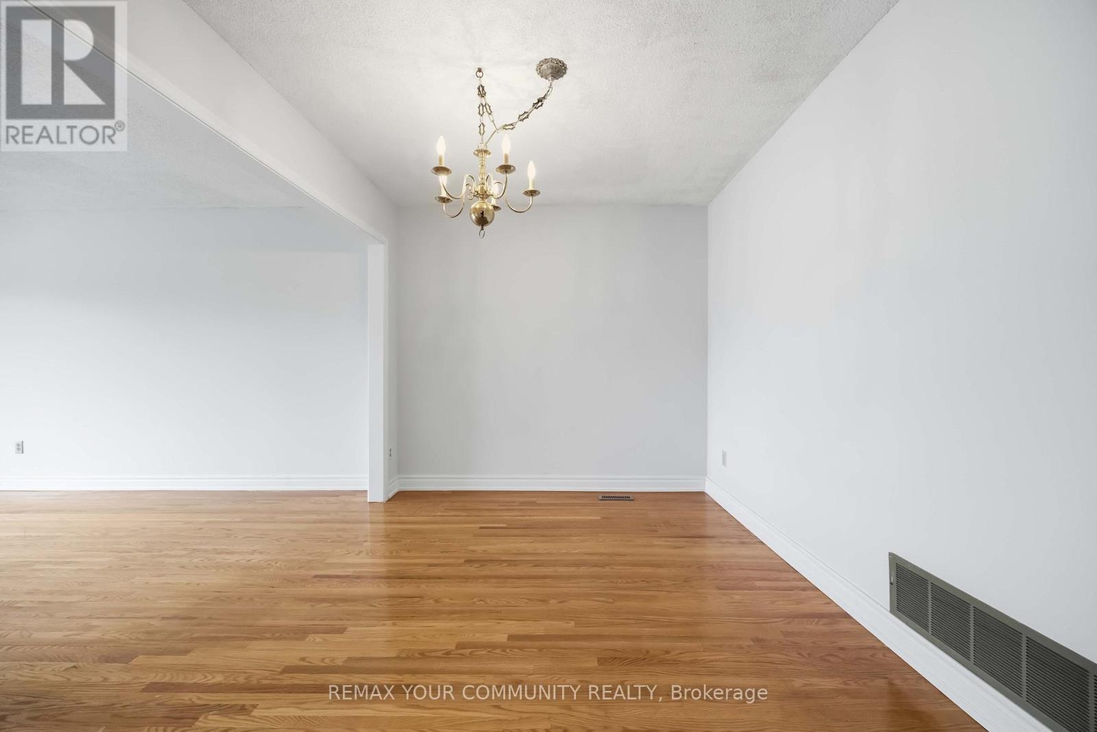 30 John Lindsay Court, Toronto, Ontario  M3L 2K1 - Photo 11 - W13059000