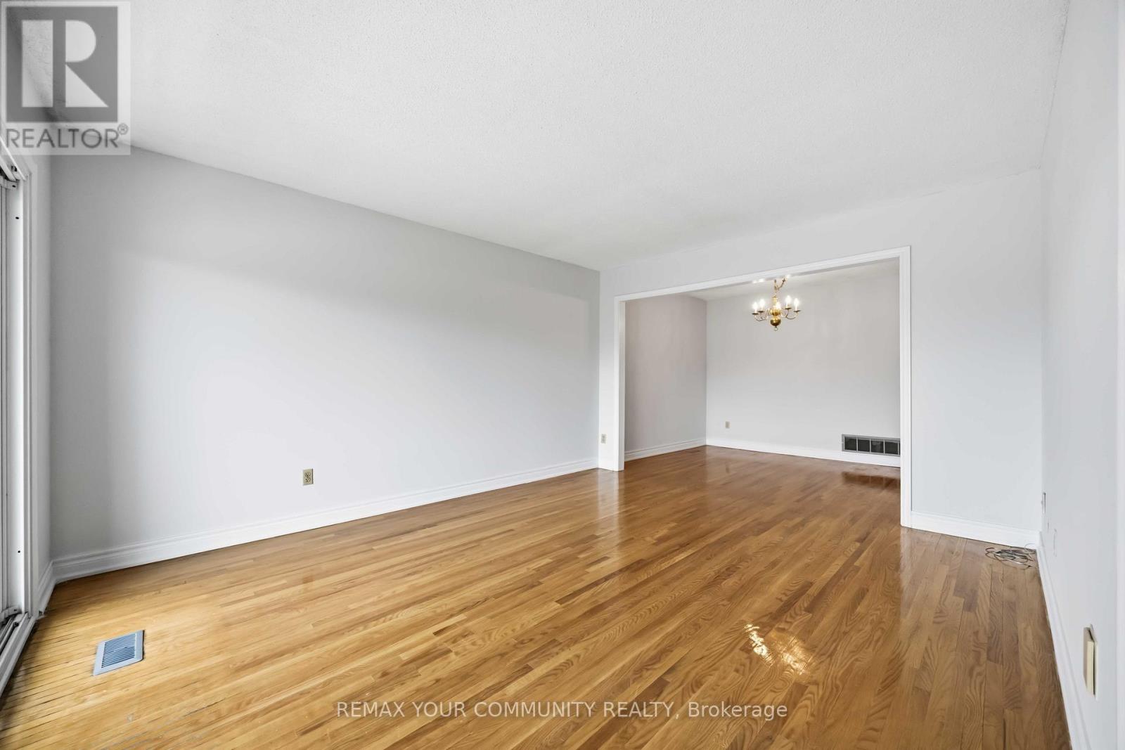 30 John Lindsay Court, Toronto, Ontario  M3L 2K1 - Photo 12 - W13059000