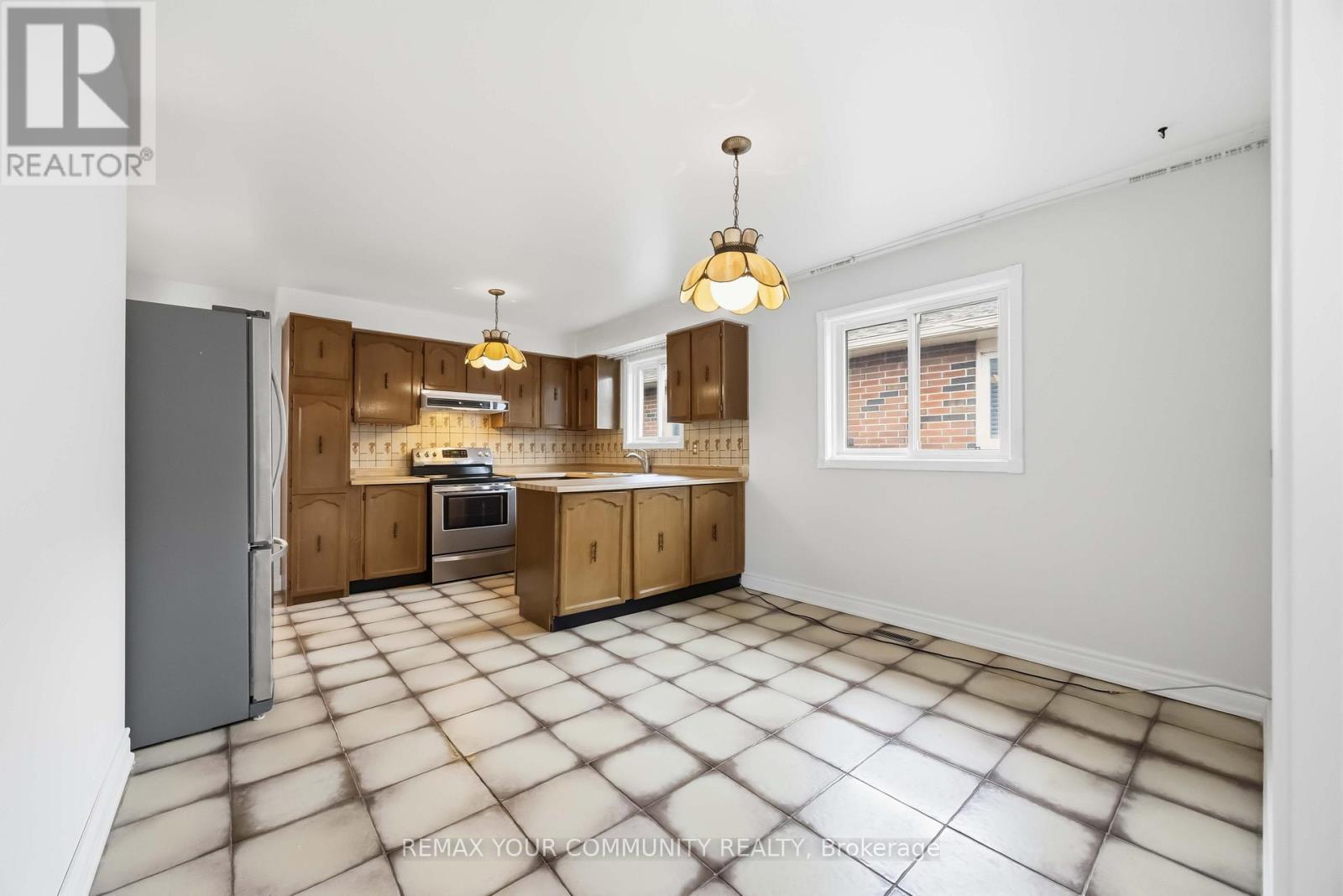 30 John Lindsay Court, Toronto, Ontario  M3L 2K1 - Photo 8 - W13059000