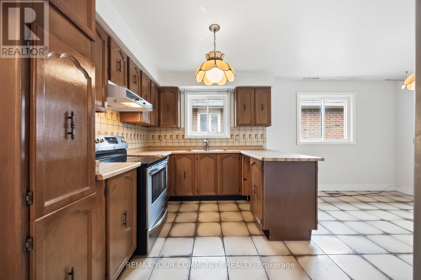 30 John Lindsay Court, Toronto, Ontario  M3L 2K1 - Photo 9 - W13059000