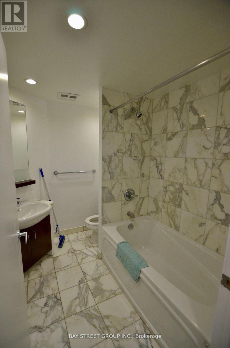 604 - 218 Queens Quay W, Toronto (Waterfront Communities), Ontario  M5J 2Y6 - Photo 19 - C13065376