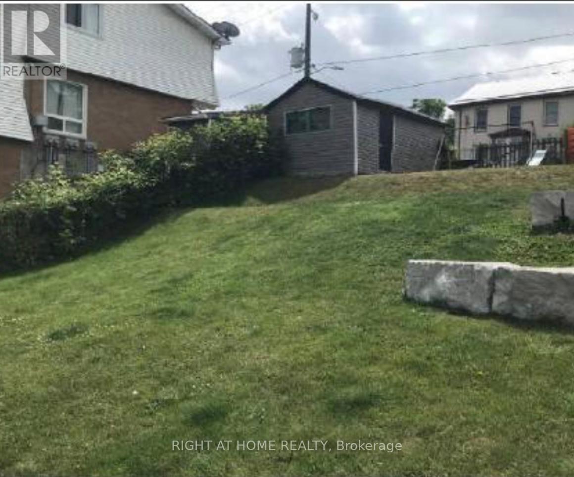 38 Washington Street, Brant, Ontario  N3L 2A7 - Photo 4 - X12834274