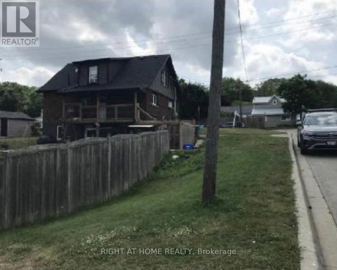 38 Washington Street, Brant, Ontario  N3L 2A7 - Photo 3 - X12834274