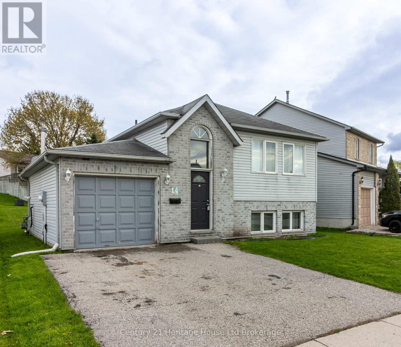 14 PEBBLE BEACH COURT, Woodstock, Ontario