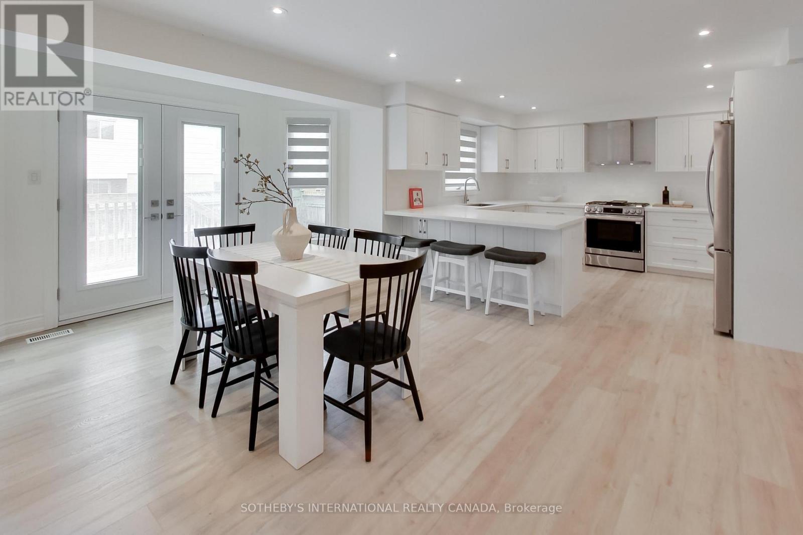 1124 Lansdown Drive, Oakville, Ontario  L6J 7N7 - Photo 10 - W13018156