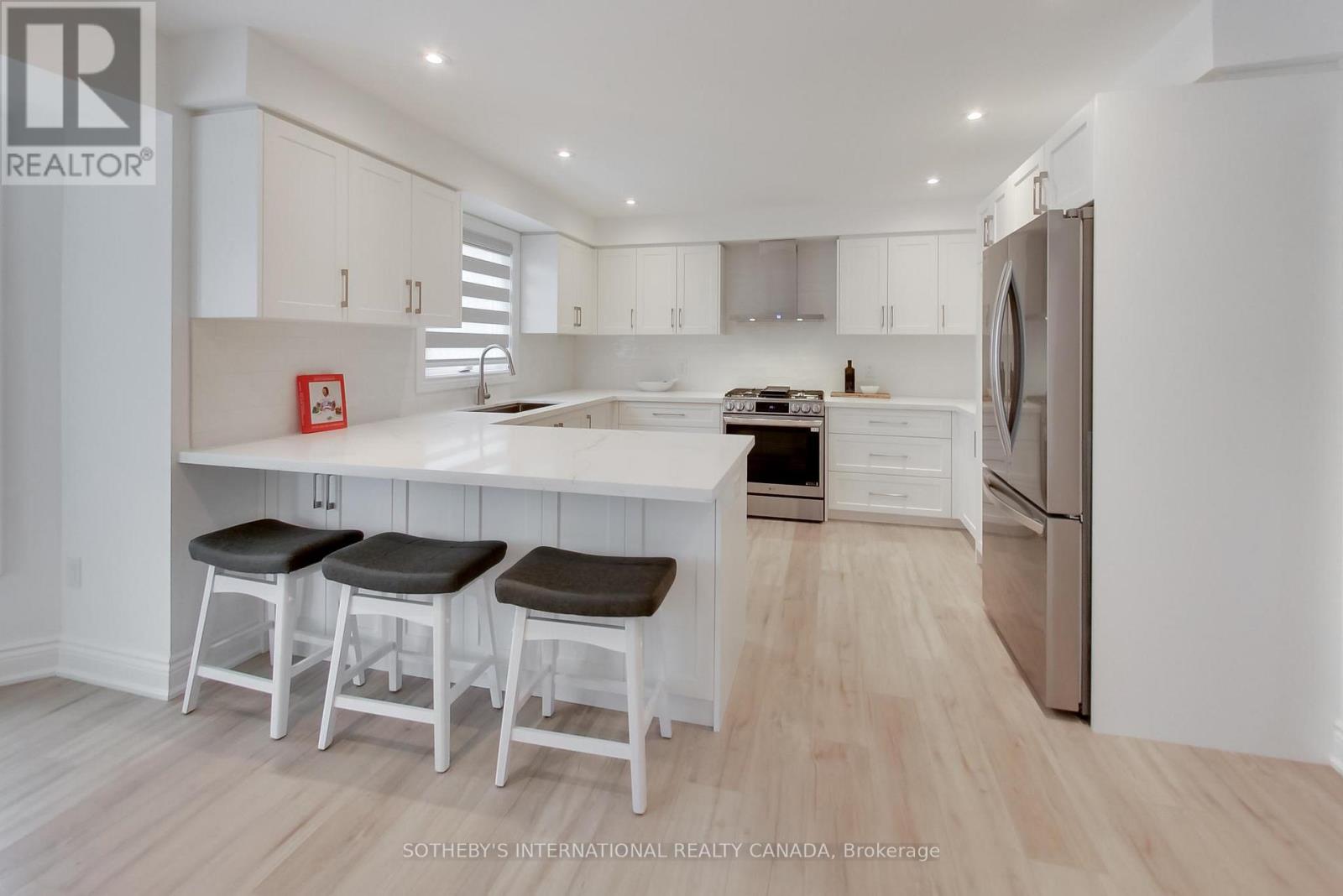 1124 Lansdown Drive, Oakville, Ontario  L6J 7N7 - Photo 11 - W13018156