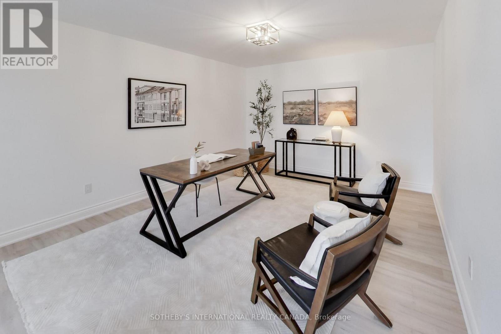 1124 Lansdown Drive, Oakville, Ontario  L6J 7N7 - Photo 5 - W13018156