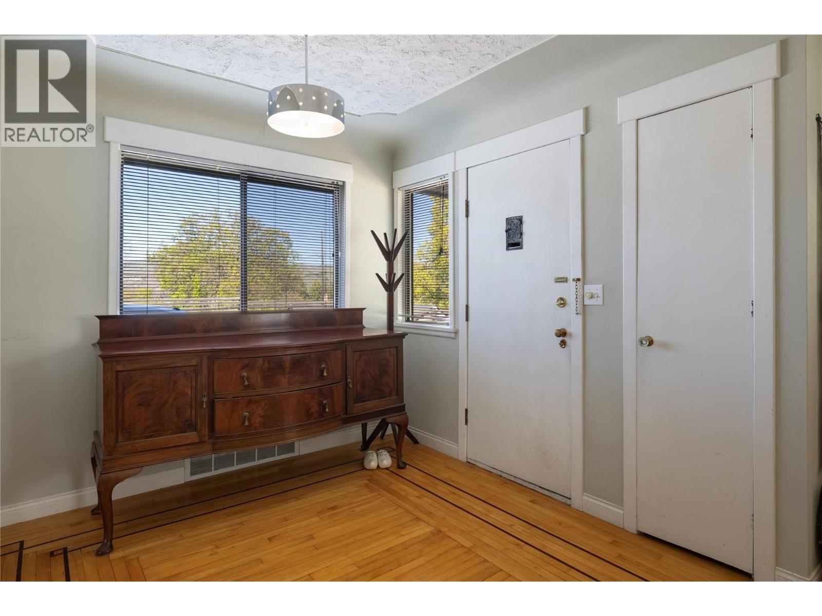1900 37 Avenue, Vernon, British Columbia  V1T 2W8 - Photo 4 - 10385246