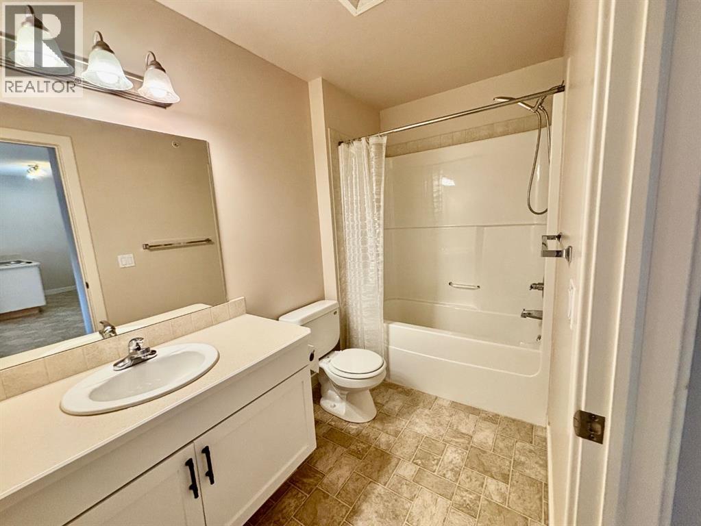 309, 109 Seabolt Drive, Hinton, Alberta  T7V 1K2 - Photo 11 - A2306303