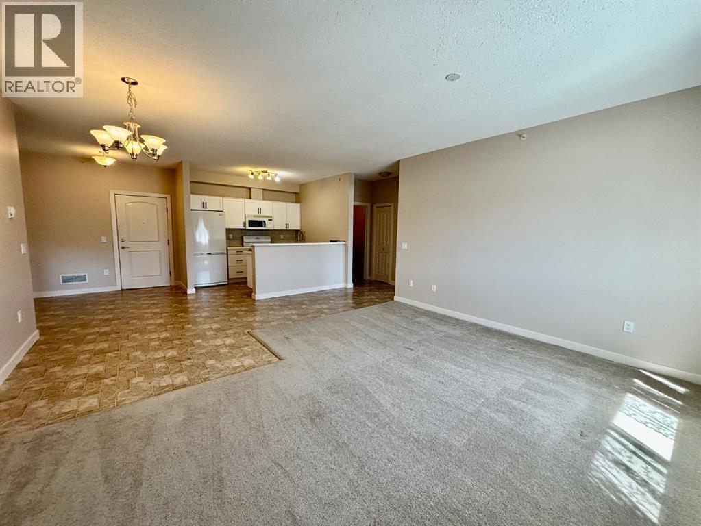 309, 109 Seabolt Drive, Hinton, Alberta  T7V 1K2 - Photo 4 - A2306303