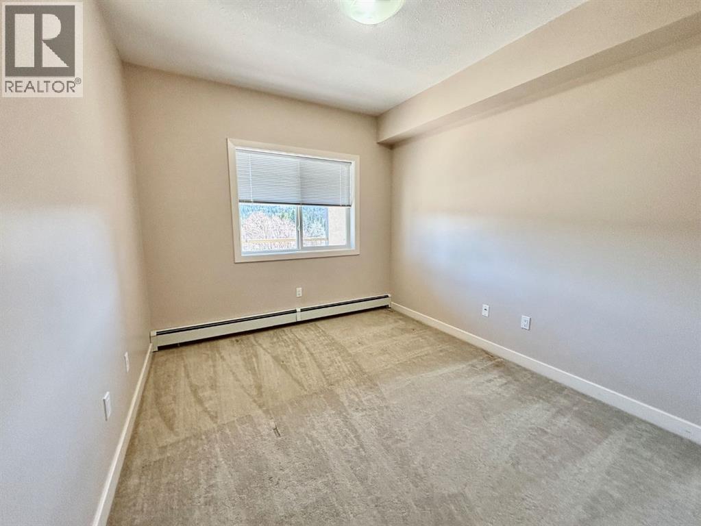 309, 109 Seabolt Drive, Hinton, Alberta  T7V 1K2 - Photo 9 - A2306303