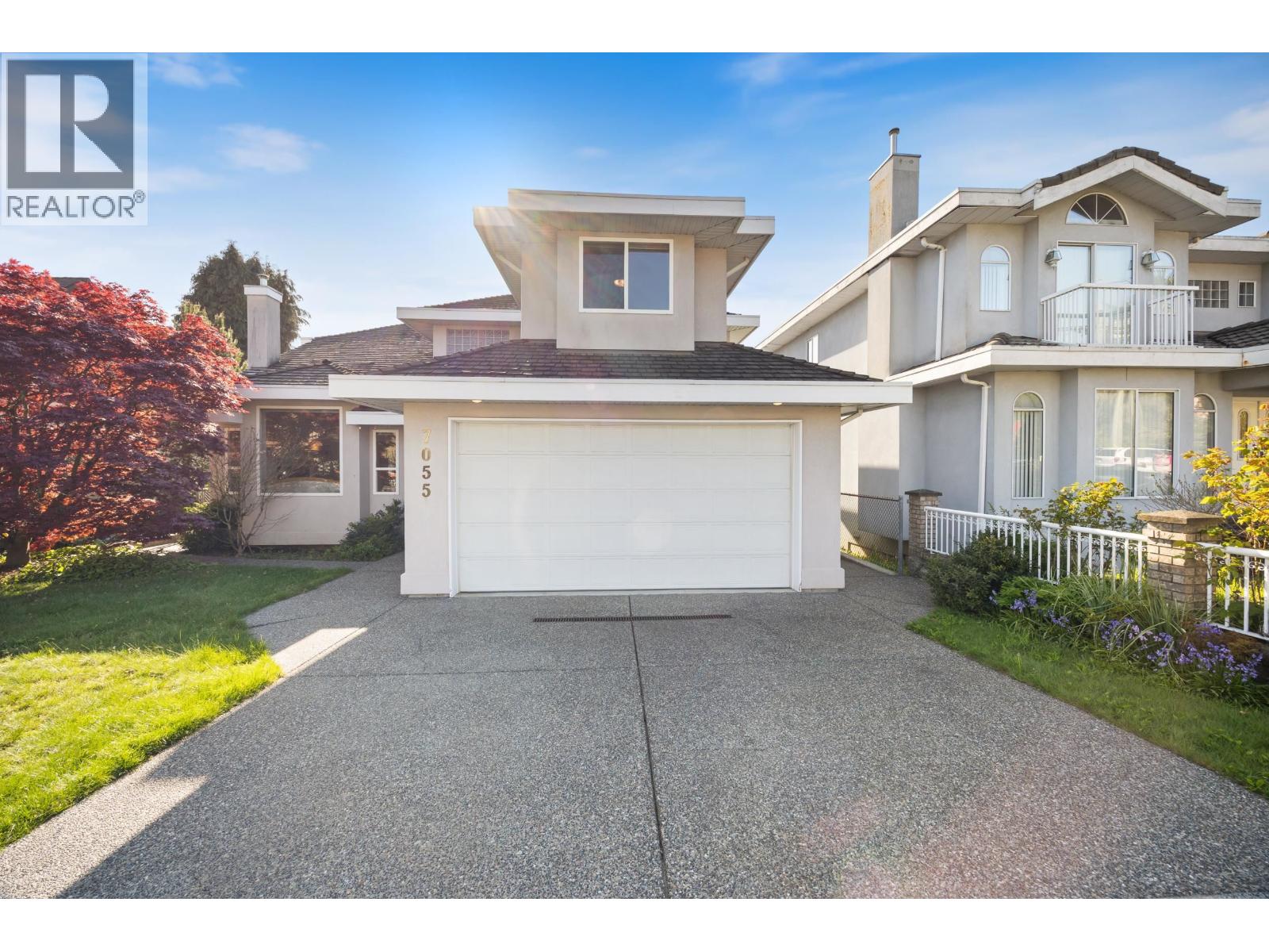 7055 Gray Avenue, Burnaby, British Columbia  V5J 3Y9 - Photo 2 - R3117796