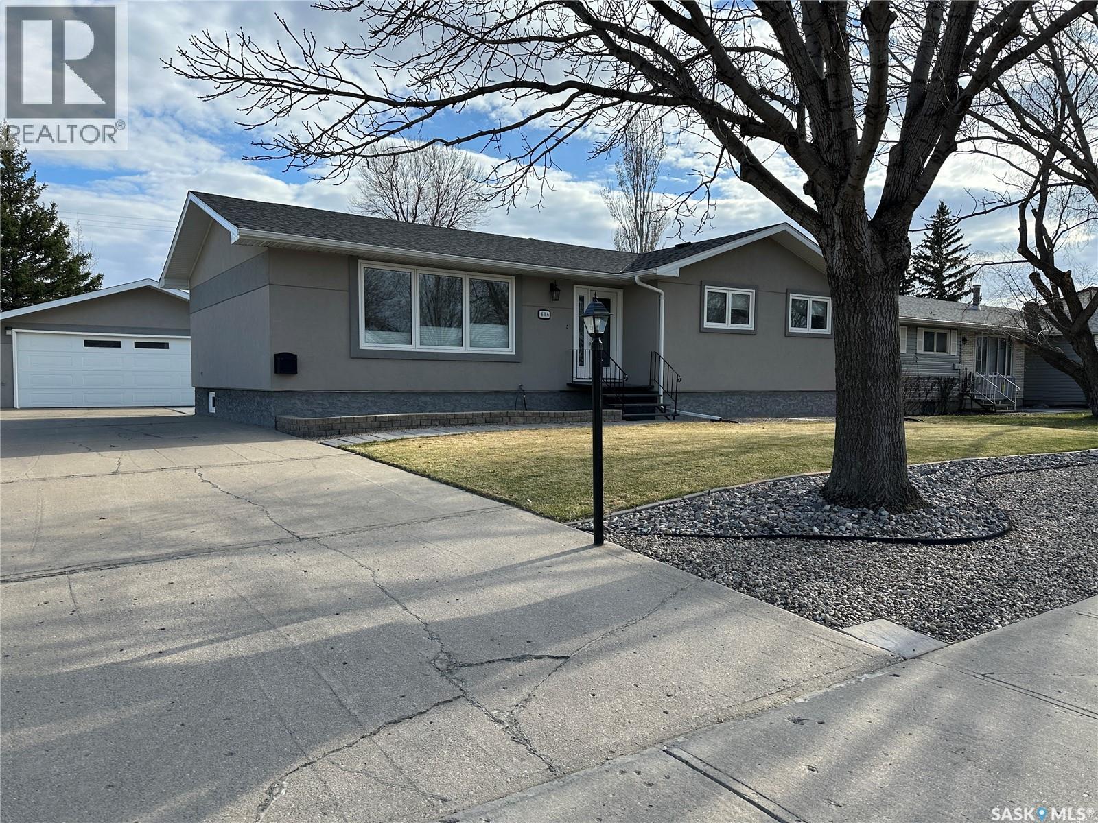 606 Staveley Crescent, Weyburn, Saskatchewan  S4H 2T6 - Photo 1 - SK034465
