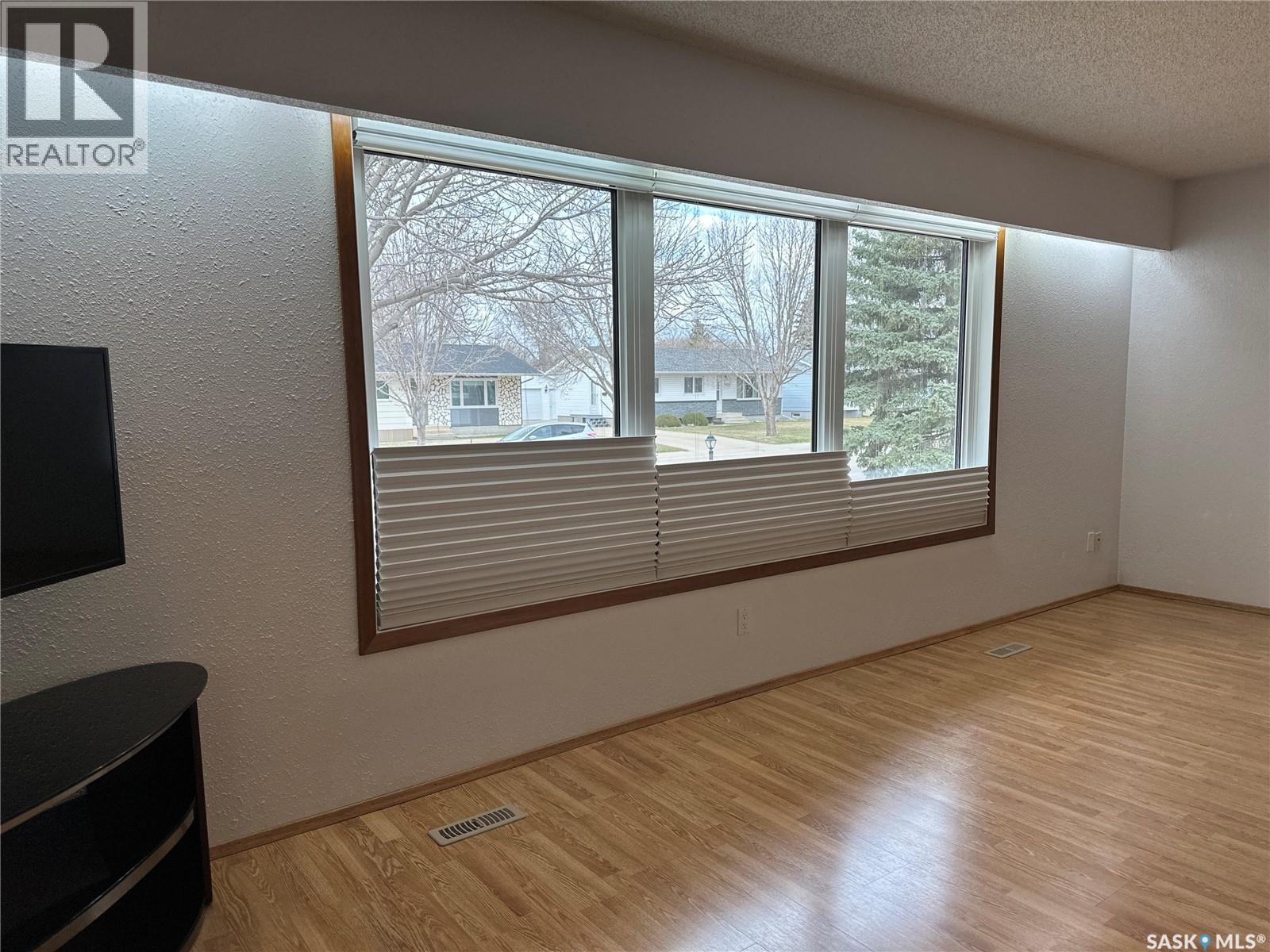 606 Staveley Crescent, Weyburn, Saskatchewan  S4H 2T6 - Photo 10 - SK034465
