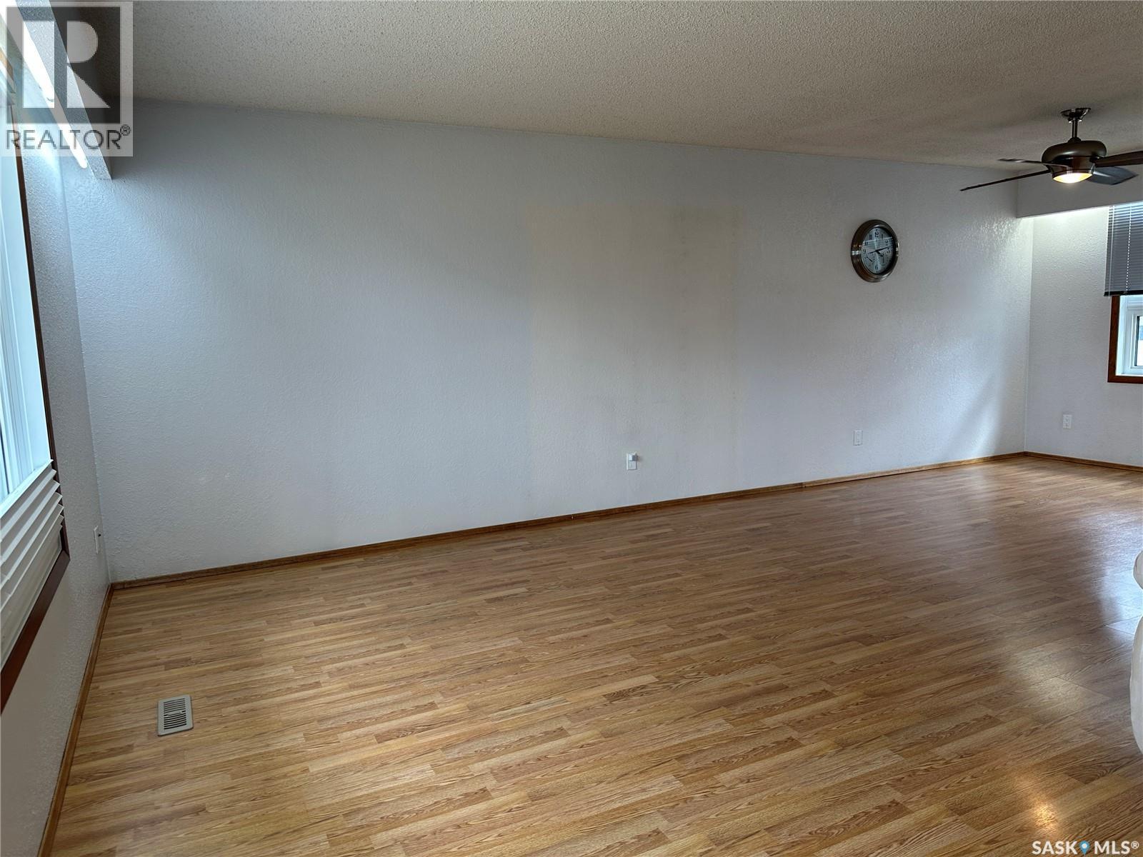 606 Staveley Crescent, Weyburn, Saskatchewan  S4H 2T6 - Photo 12 - SK034465