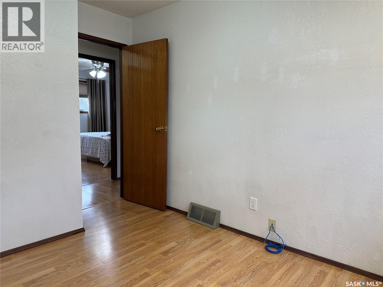 606 Staveley Crescent, Weyburn, Saskatchewan  S4H 2T6 - Photo 20 - SK034465