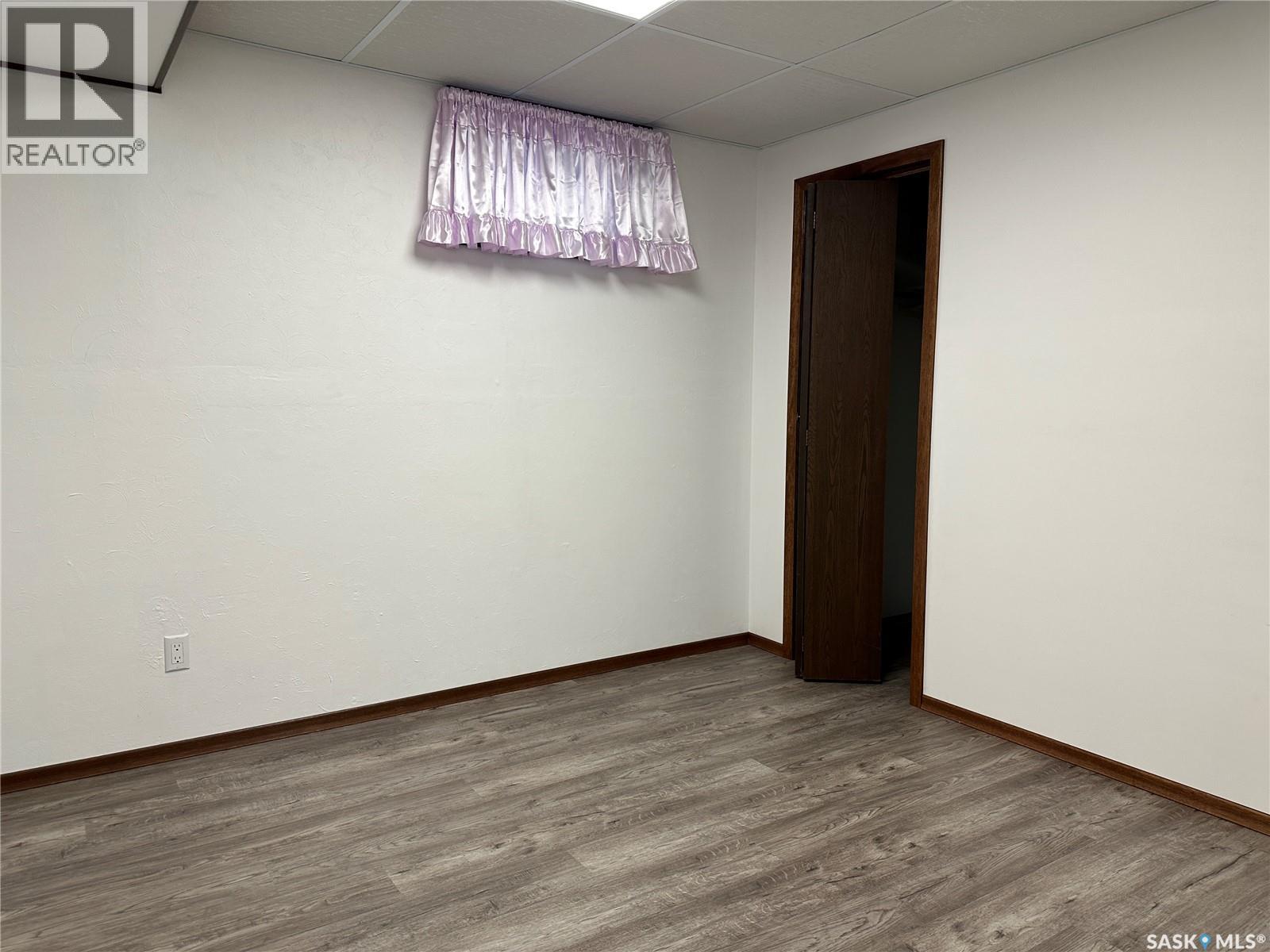 606 Staveley Crescent, Weyburn, Saskatchewan  S4H 2T6 - Photo 28 - SK034465