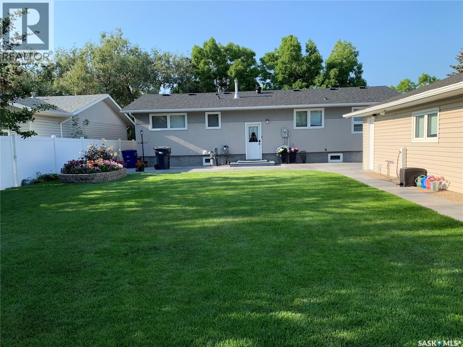 606 Staveley Crescent, Weyburn, Saskatchewan  S4H 2T6 - Photo 39 - SK034465