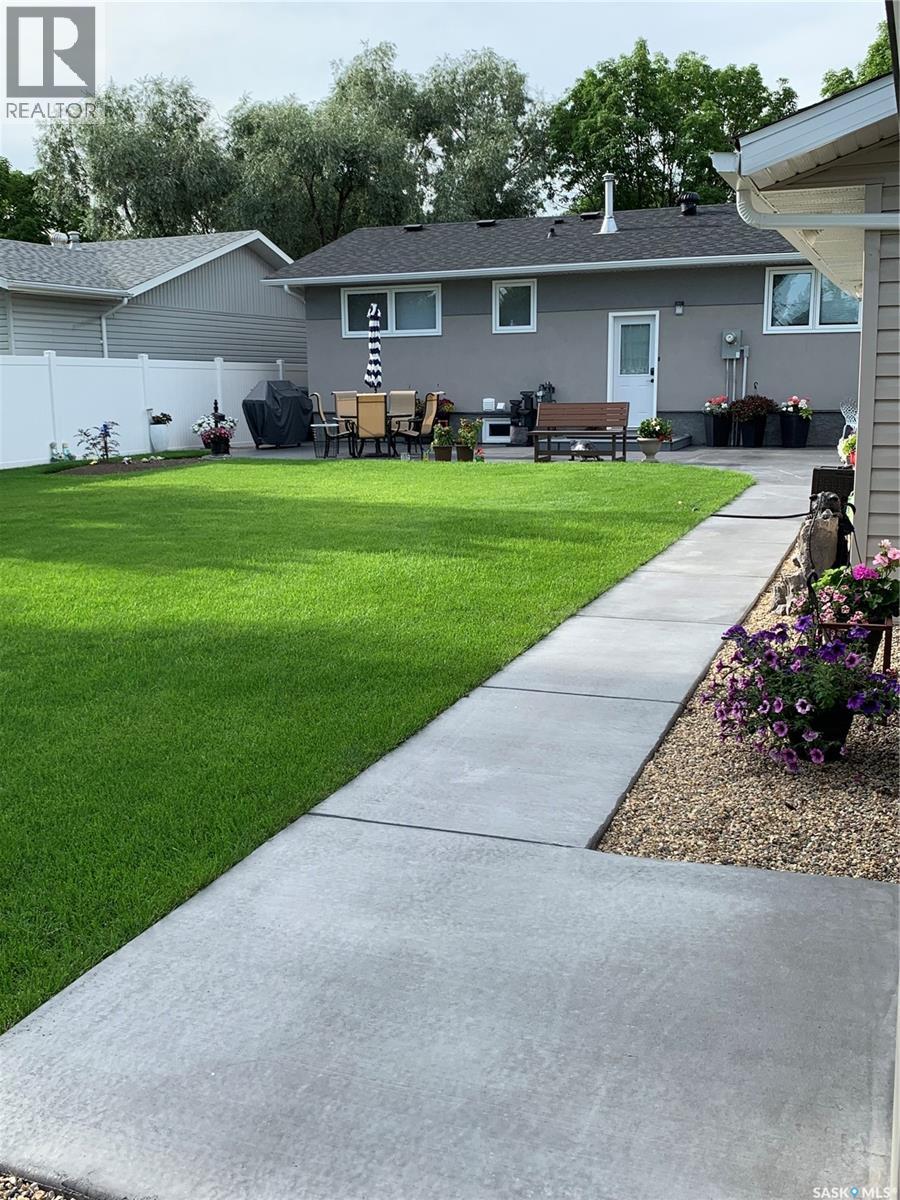 606 Staveley Crescent, Weyburn, Saskatchewan  S4H 2T6 - Photo 40 - SK034465