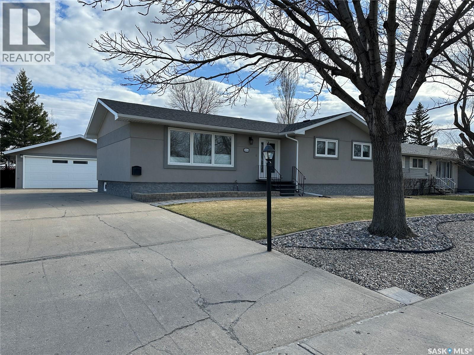 606 Staveley Crescent, Weyburn, Saskatchewan  S4H 2T6 - Photo 49 - SK034465