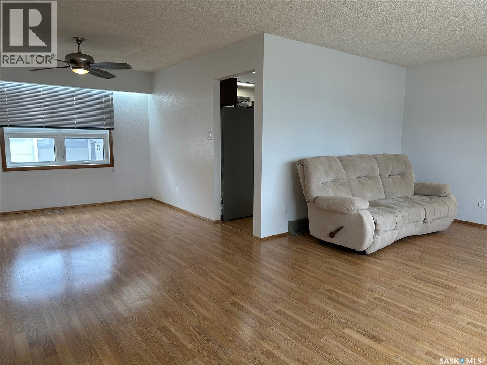 606 Staveley Crescent, Weyburn, Saskatchewan  S4H 2T6 - Photo 9 - SK034465