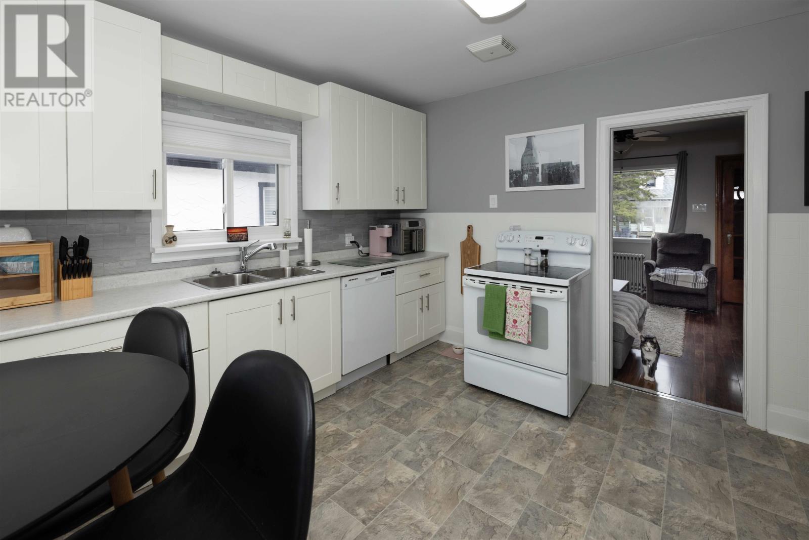 293 High St S, Thuder Bay, Ontario  P7B 3K9 - Photo 2 - TB2600856