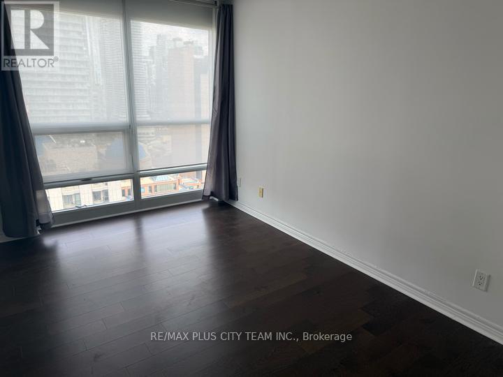 2812 - 763 Bay Street, Toronto, Ontario  M5G 2R3 - Photo 12 - C12991314