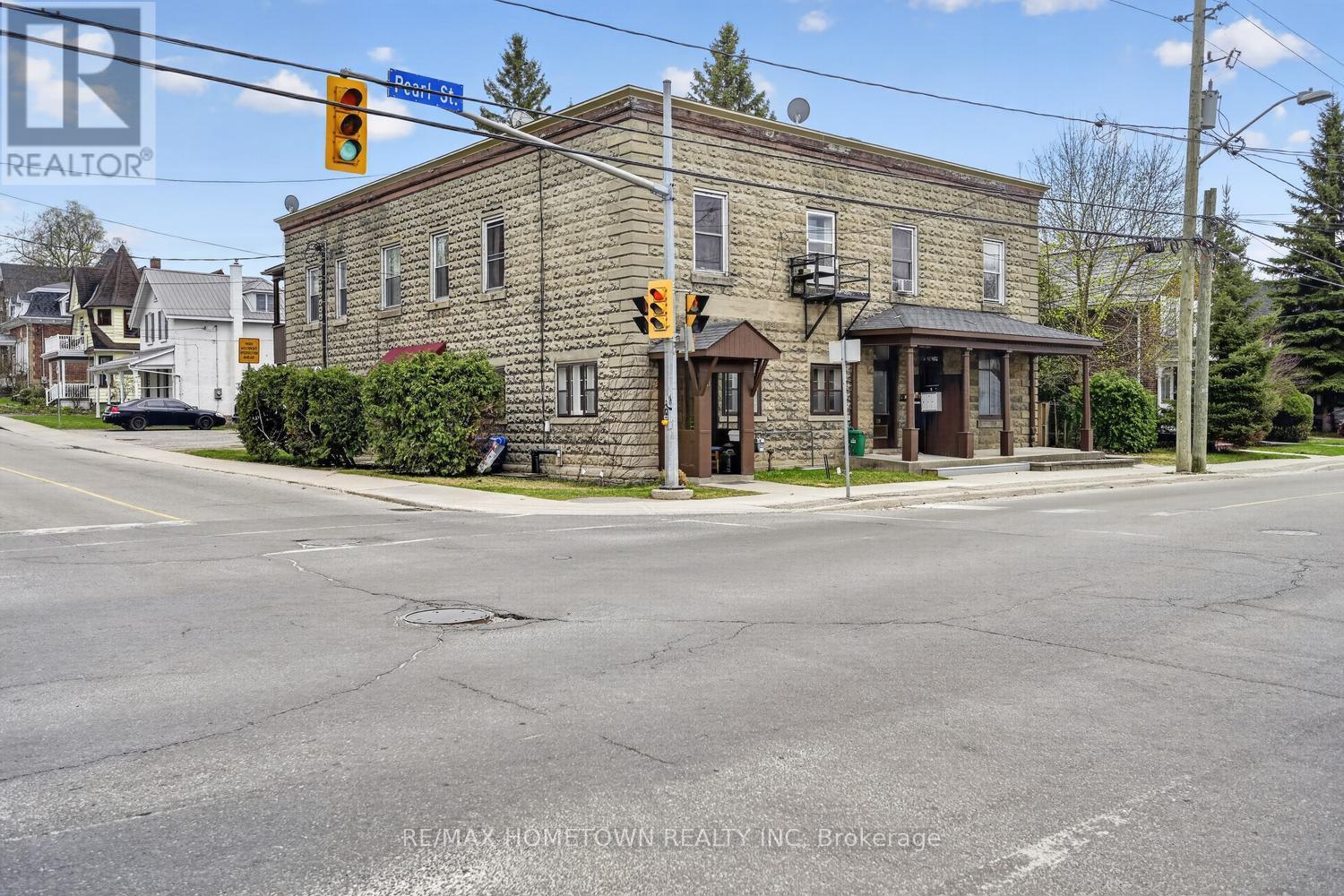 61 Pearl Street E, Brockville, Ontario  K6V 1P6 - Photo 2 - X12910674