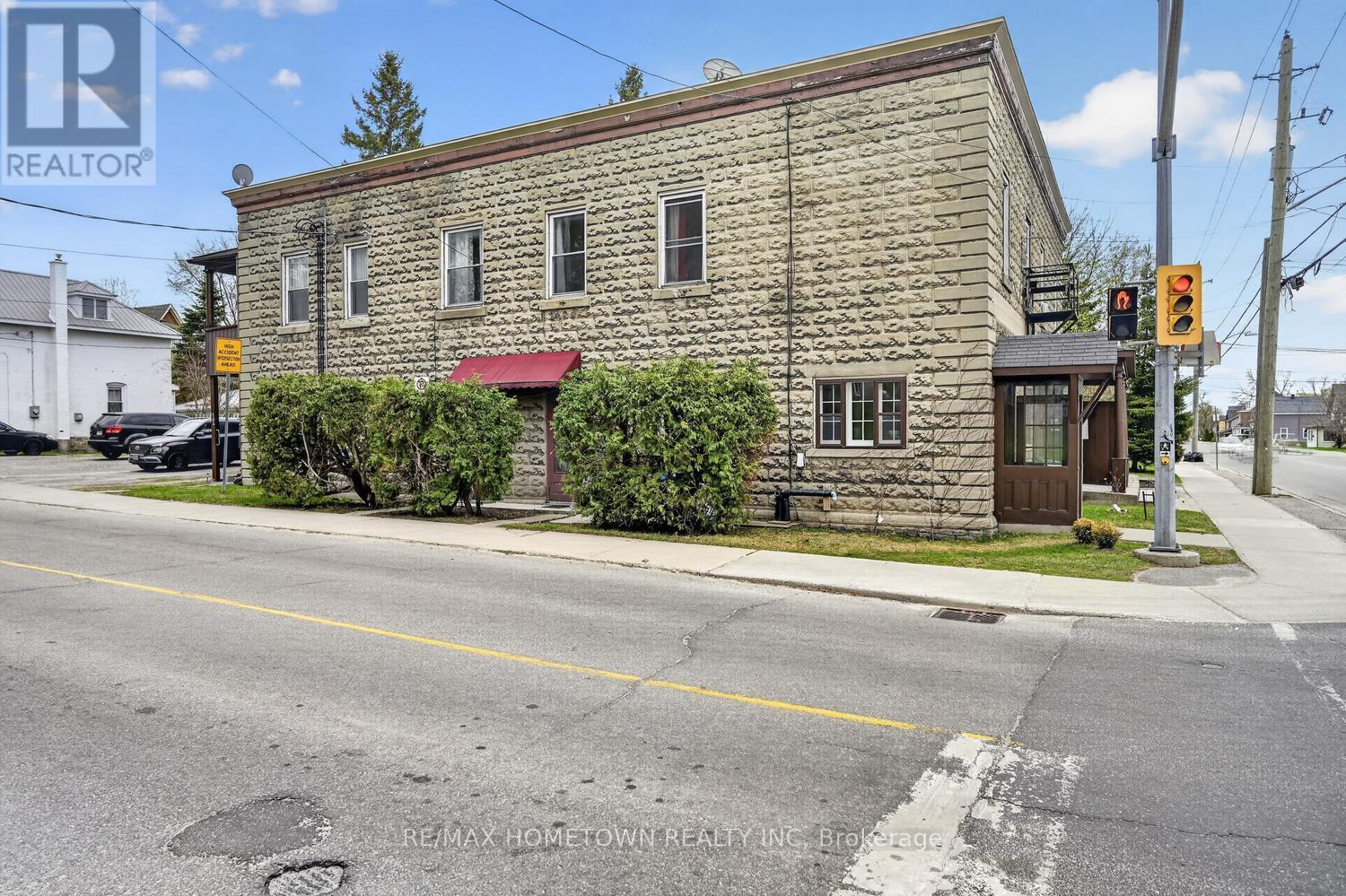 61 Pearl Street E, Brockville, Ontario  K6V 1P6 - Photo 3 - X12910674