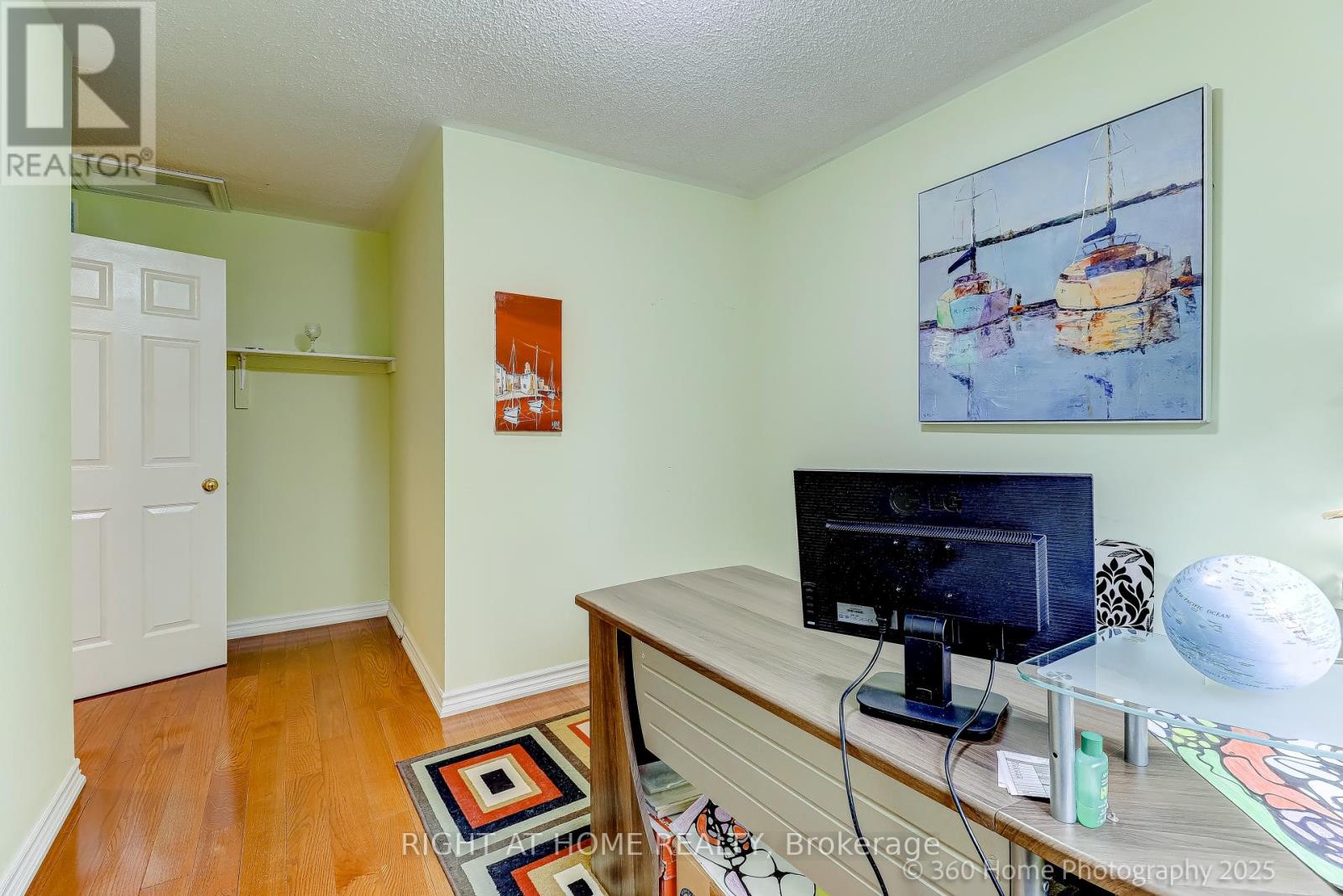32 Heathcliffe Square, Brampton, Ontario  L6S 5P7 - Photo 9 - W12678360