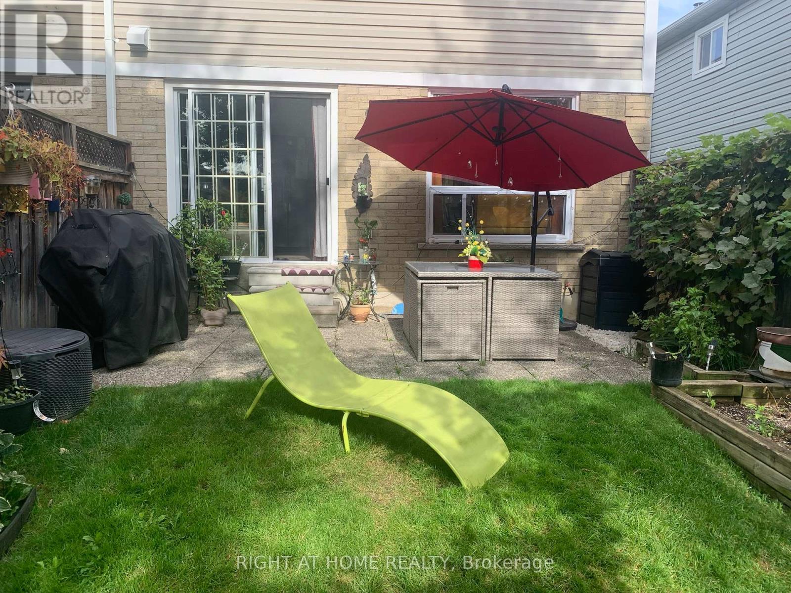 32 Heathcliffe Square, Brampton, Ontario  L6S 5P7 - Photo 16 - W12678360