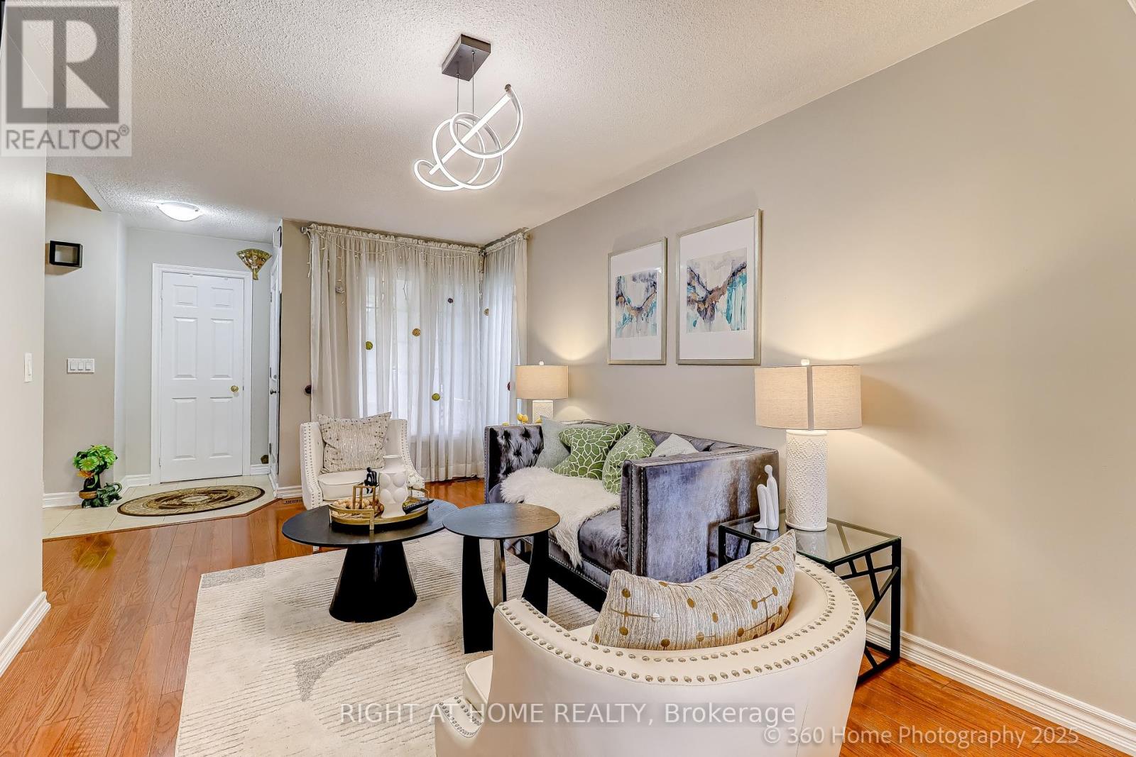 32 Heathcliffe Square, Brampton, Ontario  L6S 5P7 - Photo 8 - W12678360