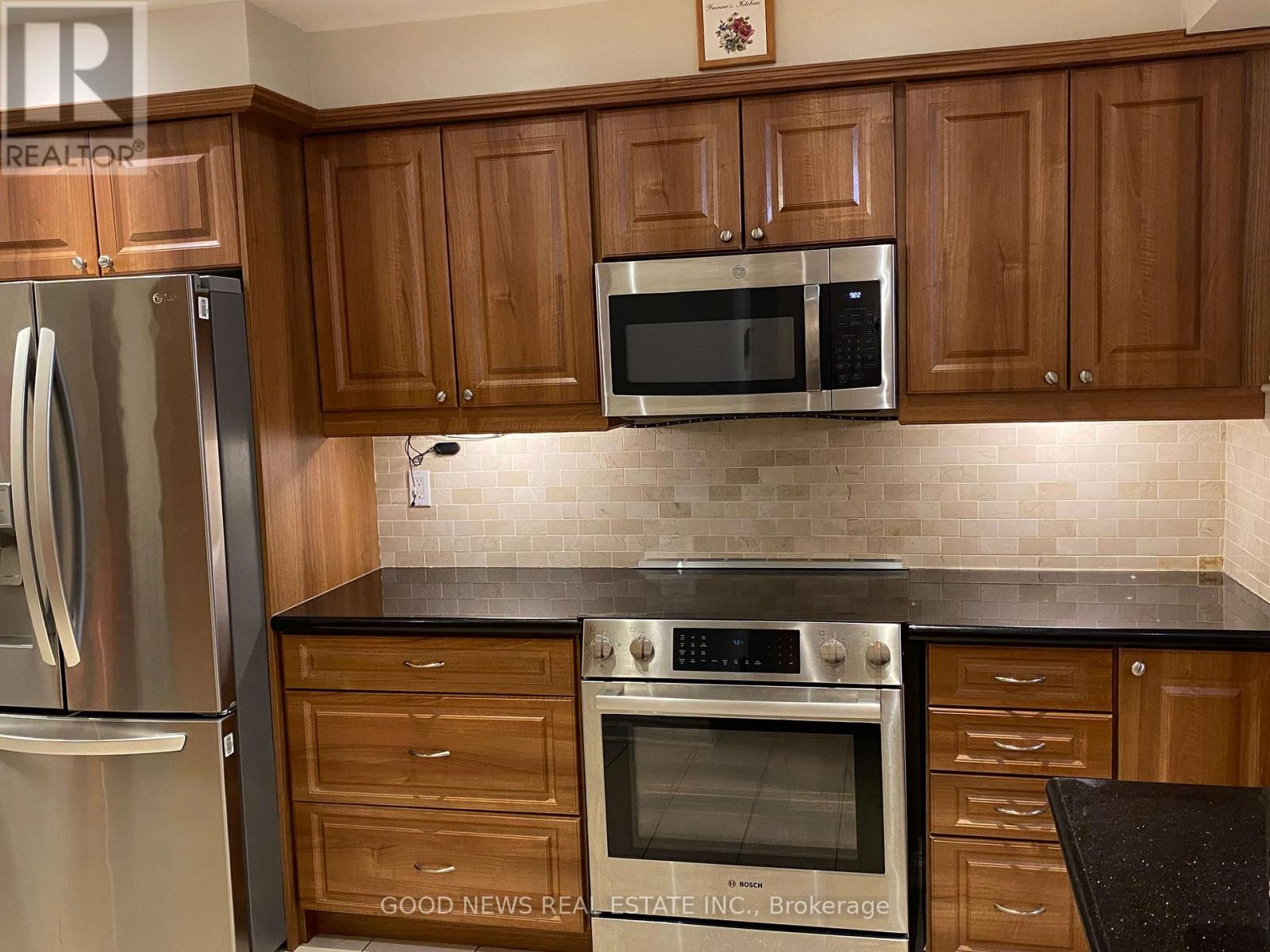 31 - 1725 The Chase, Mississauga, Ontario  L5M 4N3 - Photo 2 - W13055936