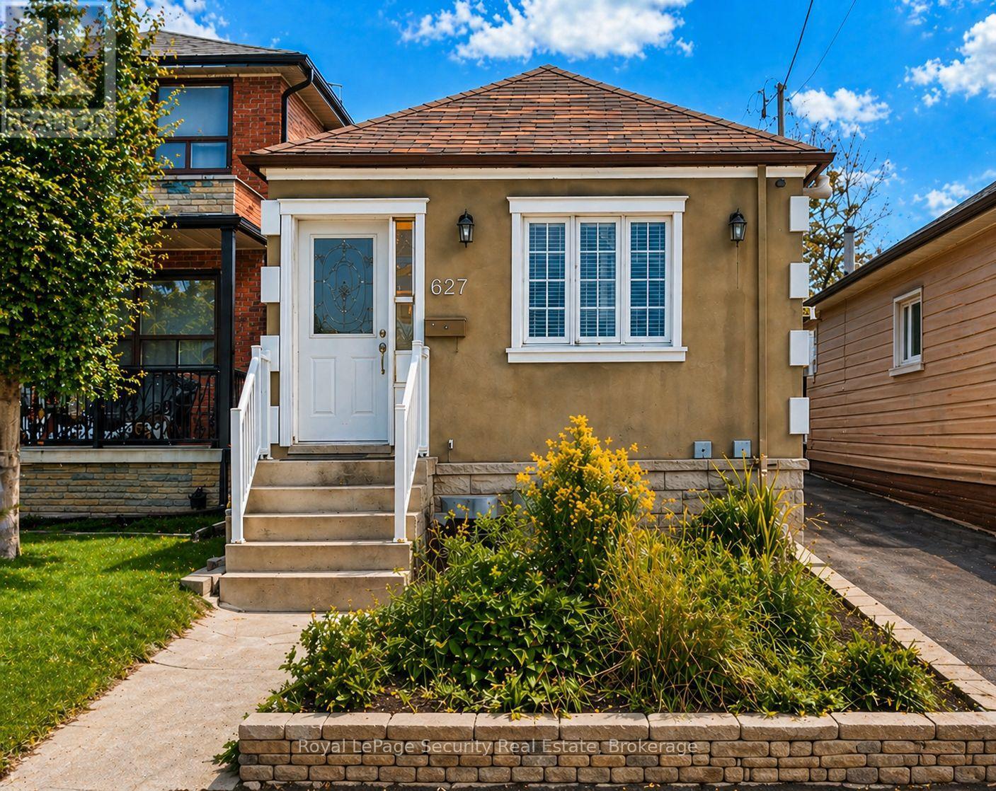 627 CALEDONIA ROAD, Toronto, Ontario