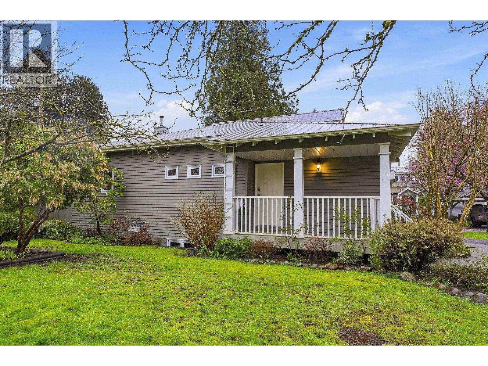 1558 Bowser Avenue, North Vancouver, British Columbia  V7P 2Y3 - Photo 2 - R3118020
