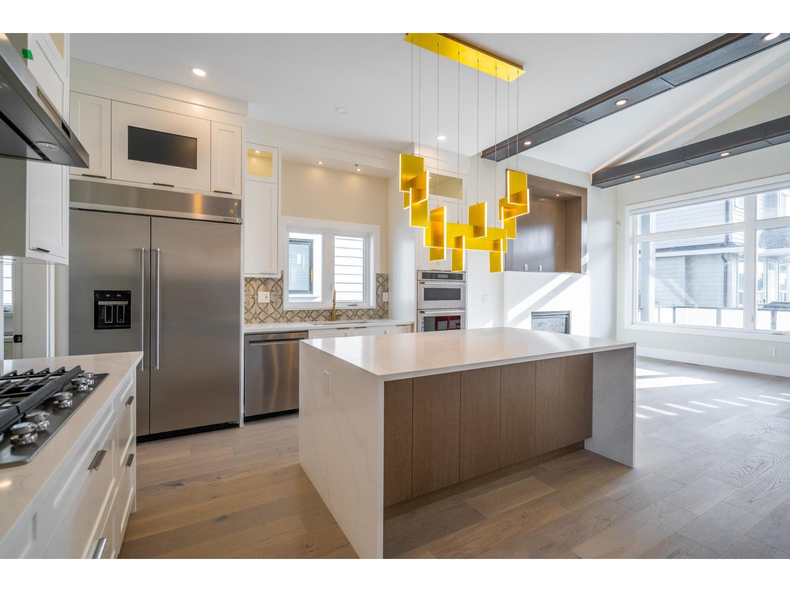 16548 22 Avenue, Surrey, British Columbia  V3Z 0V5 - Photo 2 - R3117868
