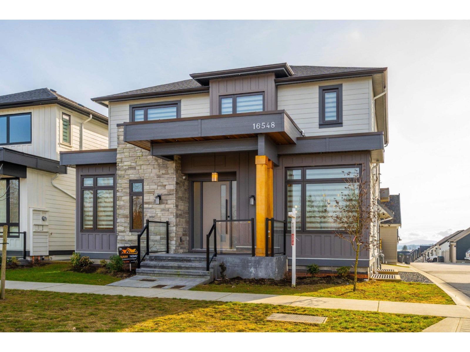 16548 22 Avenue, Surrey, British Columbia  V3Z 0V5 - Photo 1 - R3117868