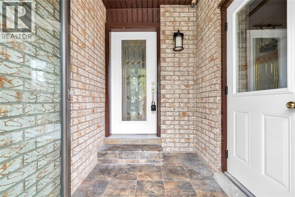 10540 Halstead, Windsor, Ontario  N8R 2C4 - Photo 2 - 26009628
