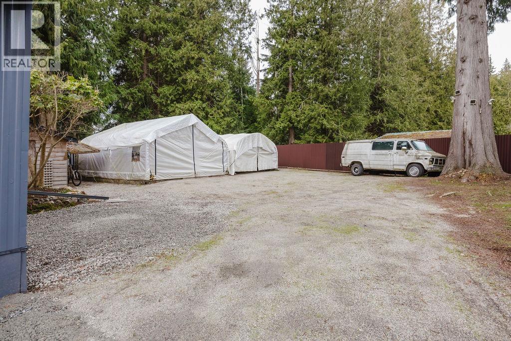 3366 Richards Road, Roberts Creek, British Columbia  V0N 2W2 - Photo 34 - R3117987