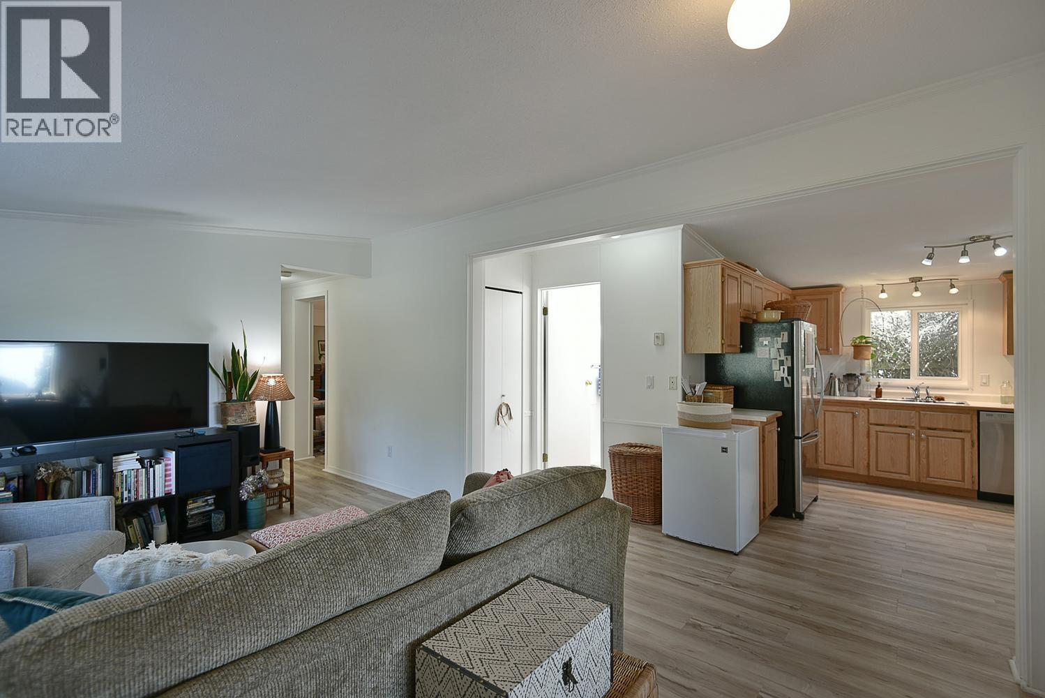 6217 Bligh Road, Sechelt, British Columbia  V7Z 0M1 - Photo 12 - R3117997