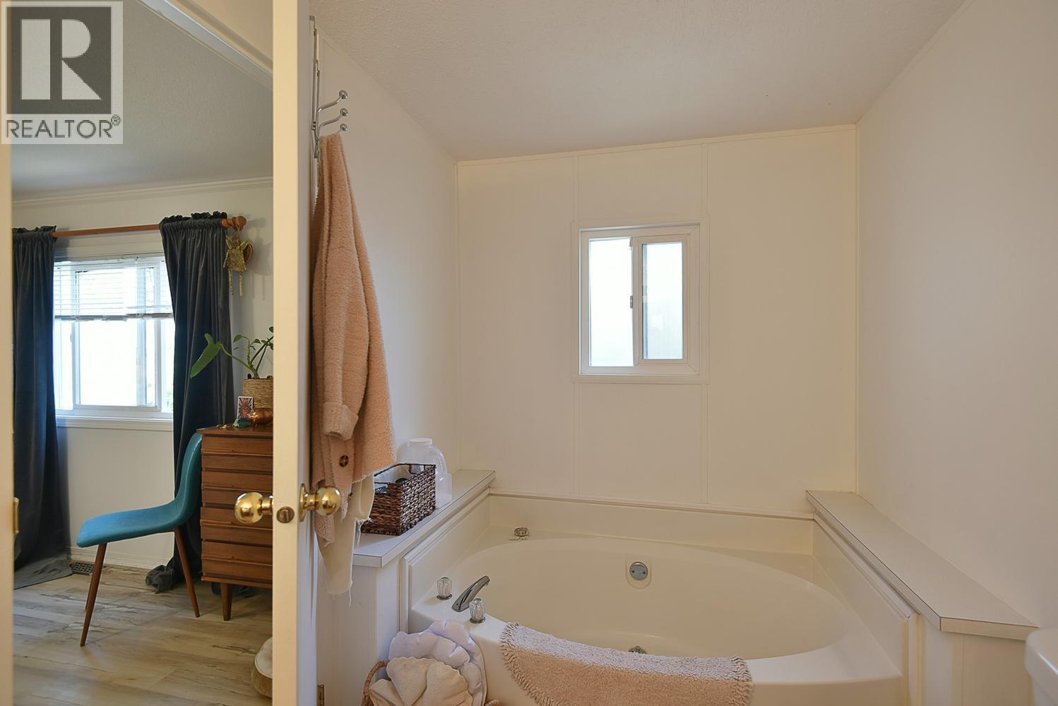 6217 Bligh Road, Sechelt, British Columbia  V7Z 0M1 - Photo 18 - R3117997