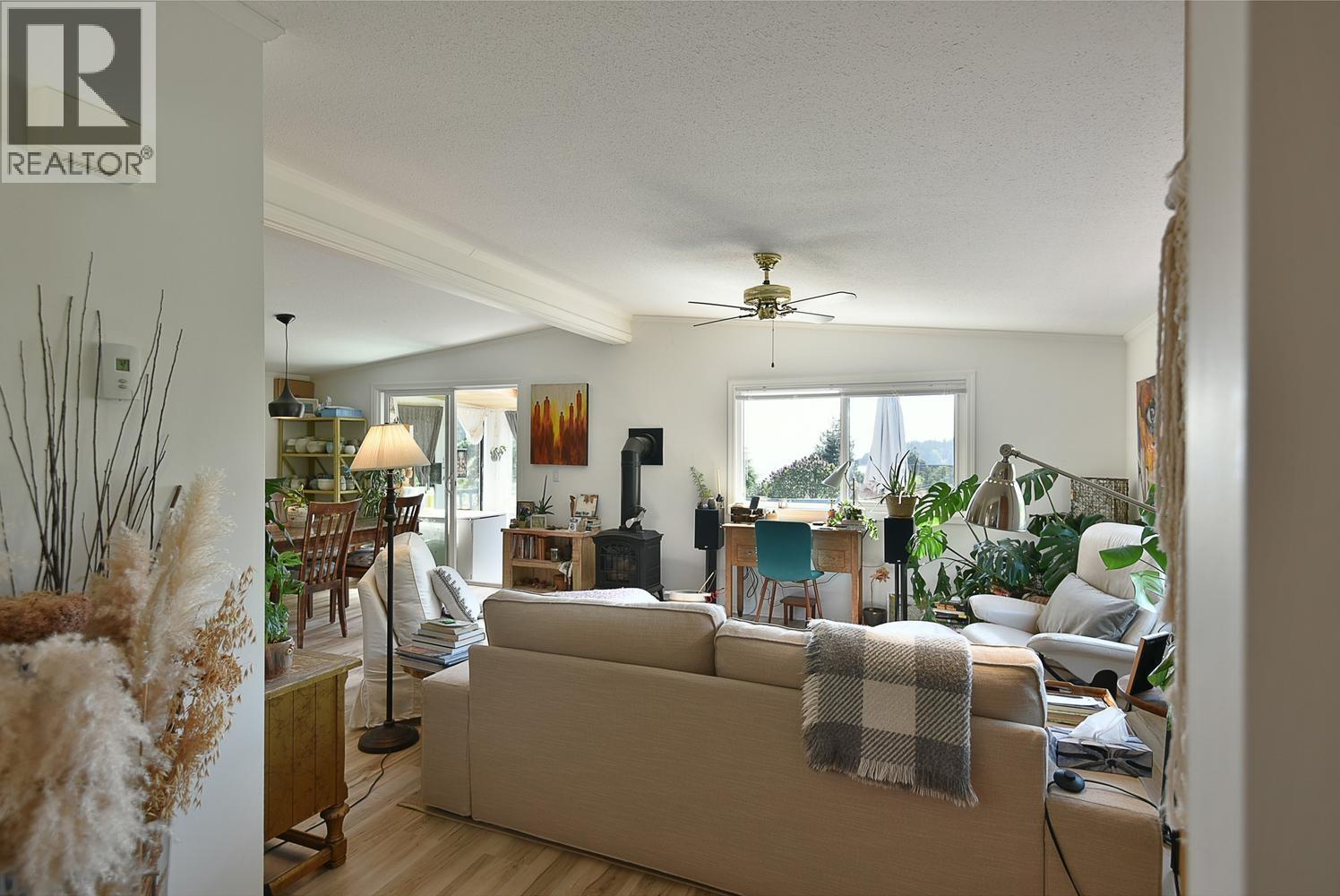 6217 Bligh Road, Sechelt, British Columbia  V7Z 0M1 - Photo 3 - R3117997