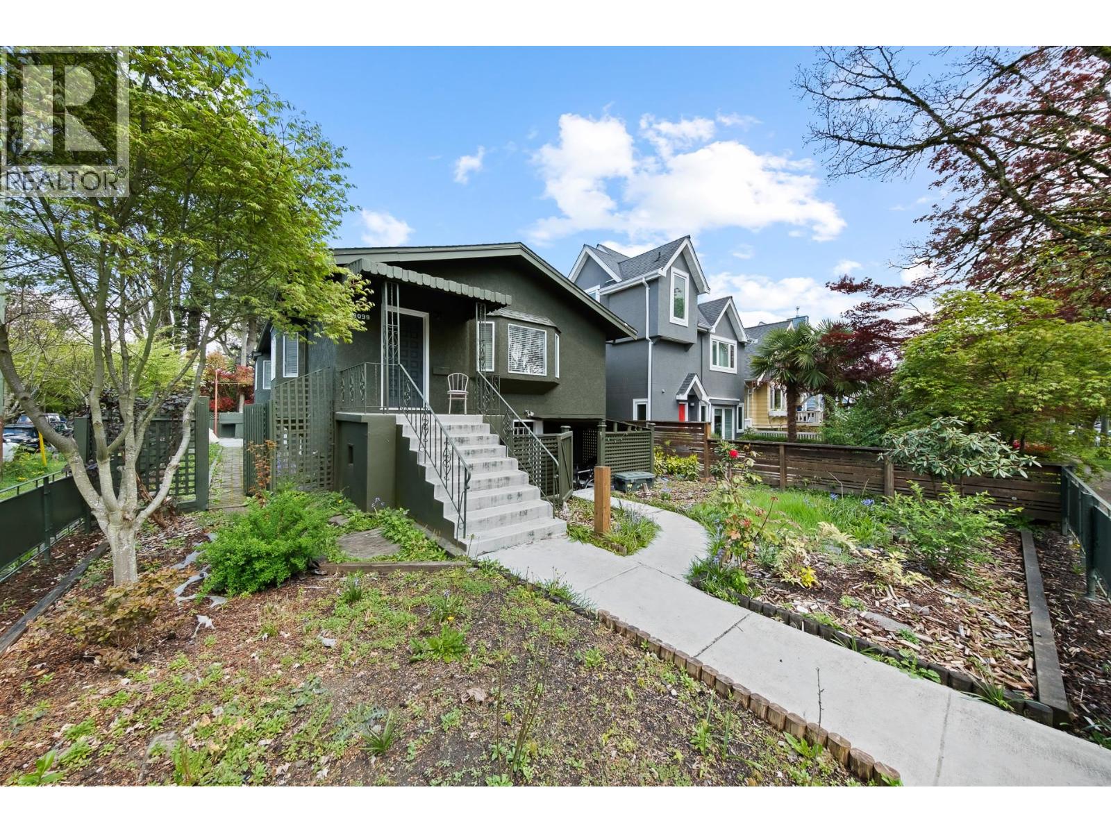 3099 W 6th Avenue, Vancouver, British Columbia  V6K 1X4 - Photo 2 - R3118017